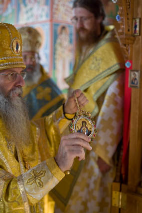 Bishop John being given the Panaghia.