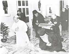 Athenagoras and Paul VI
  Pray Together Before Trapeza in a Side Chapel in the Vatican.