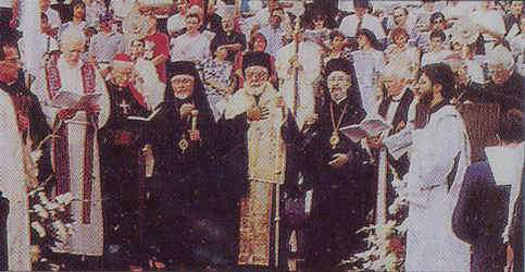 Gathering for the
  “Ecumenical Doxology of Peace” (Washington, D.C., July 9, 1990), Archb. Iakovos with
  fellow hierarchs worships together with Roman Catholics, Protestants, Jewish Rabbi Tzeпms
  Roъntin, Muslim Imam Feпsal Chбn, and others.
