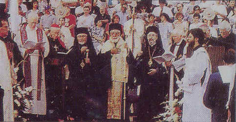 Gathering for the
  “Ecumenical Doxology of Peace” (Washington, D.C., July 9, 1990), Archb. Iakovos with
  fellow hierarchs worships together with Roman Catholics, Protestants, Jewish Rabbi Tzeпms
  Roъntin, Muslim Imam Feпsal Chбn, and others.